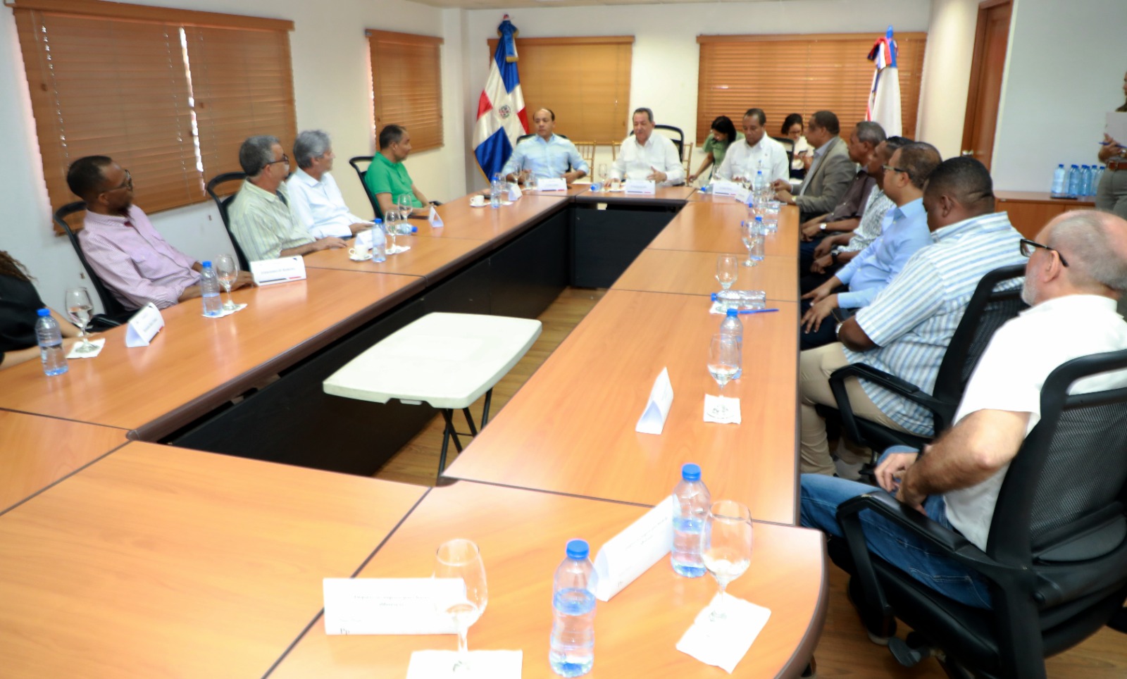 Porfirio Peralta escucha inquietudes de micro empresarios